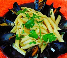 Penne pasta with mussels in white wine sauce