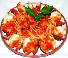 Spaghetti with clams pasta image