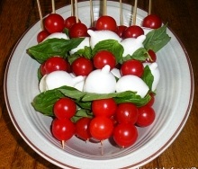 Tomato and bocconcini cheese salad skewers